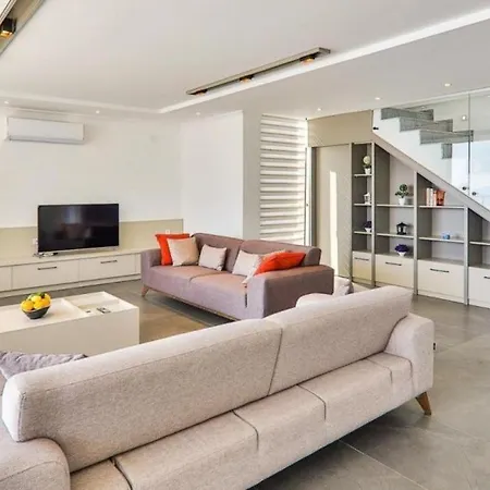 Villa Villa In Kalkan Sleeps 10 Includes Swimming Pool Air Con And Wifi 0 *